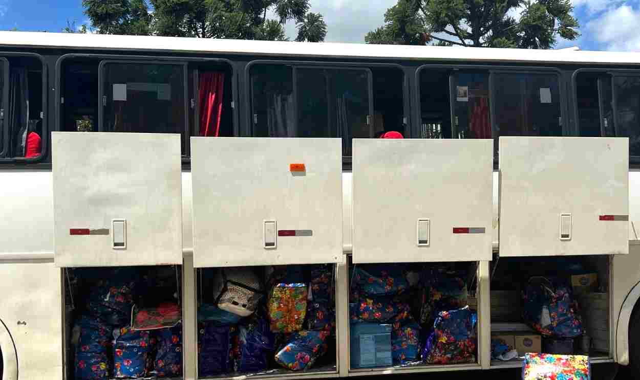 Receita Federal retém dois ônibus com R$ 300 mil em mercadorias na fronteira