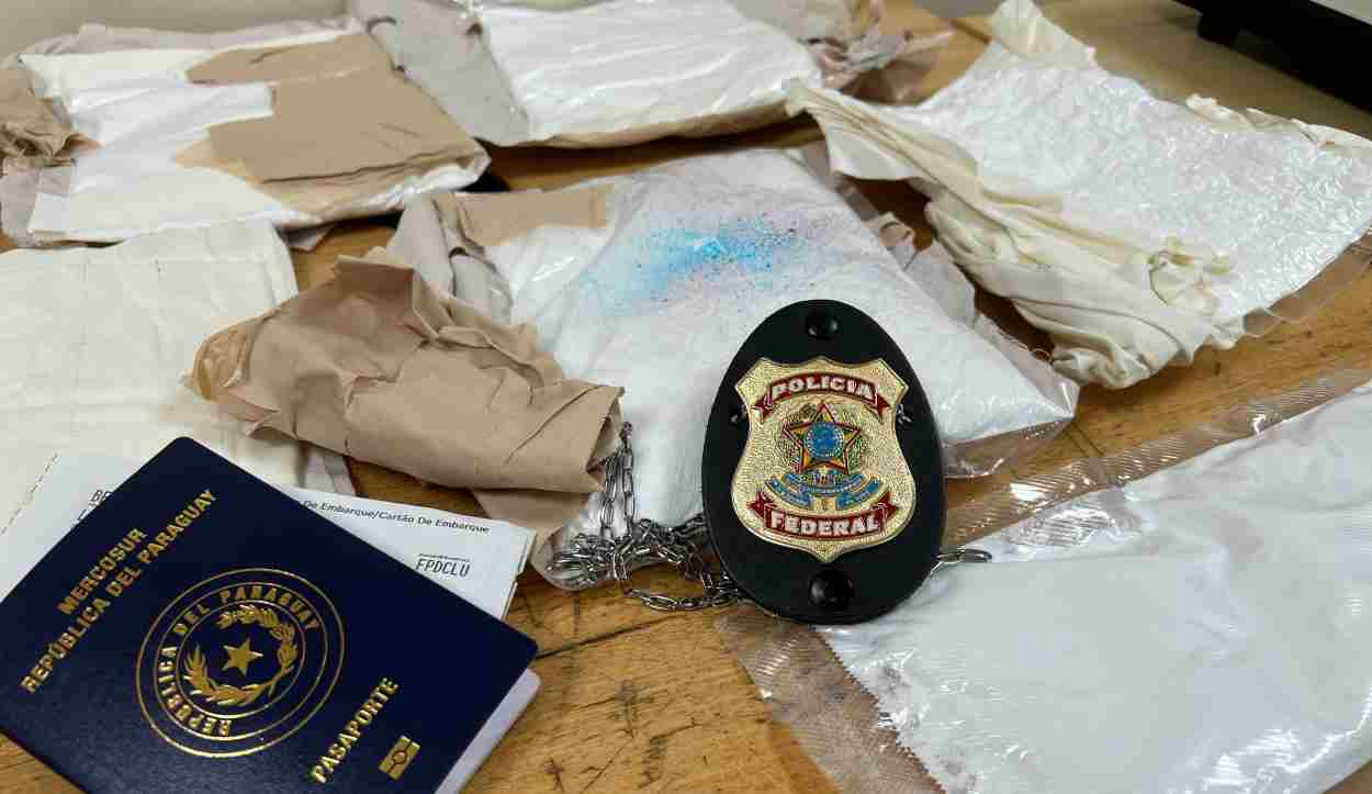 PF prende passageiro com 2 quilos de cocaína no aeroporto em Foz do Iguaçu