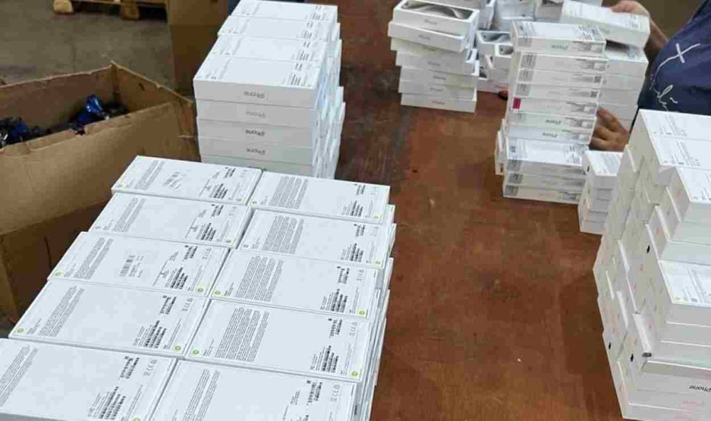 Carro procedente de Foz do Iguaçu é interceptado com R$ 2 milhões em celulares