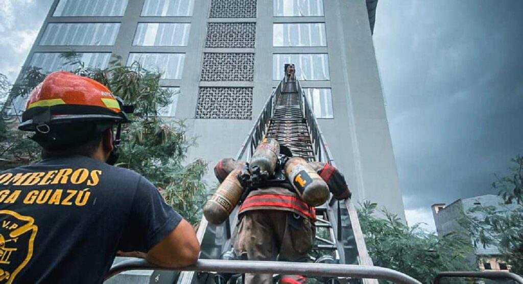 Combate ao incêndio no Paraguai entra na etapa final