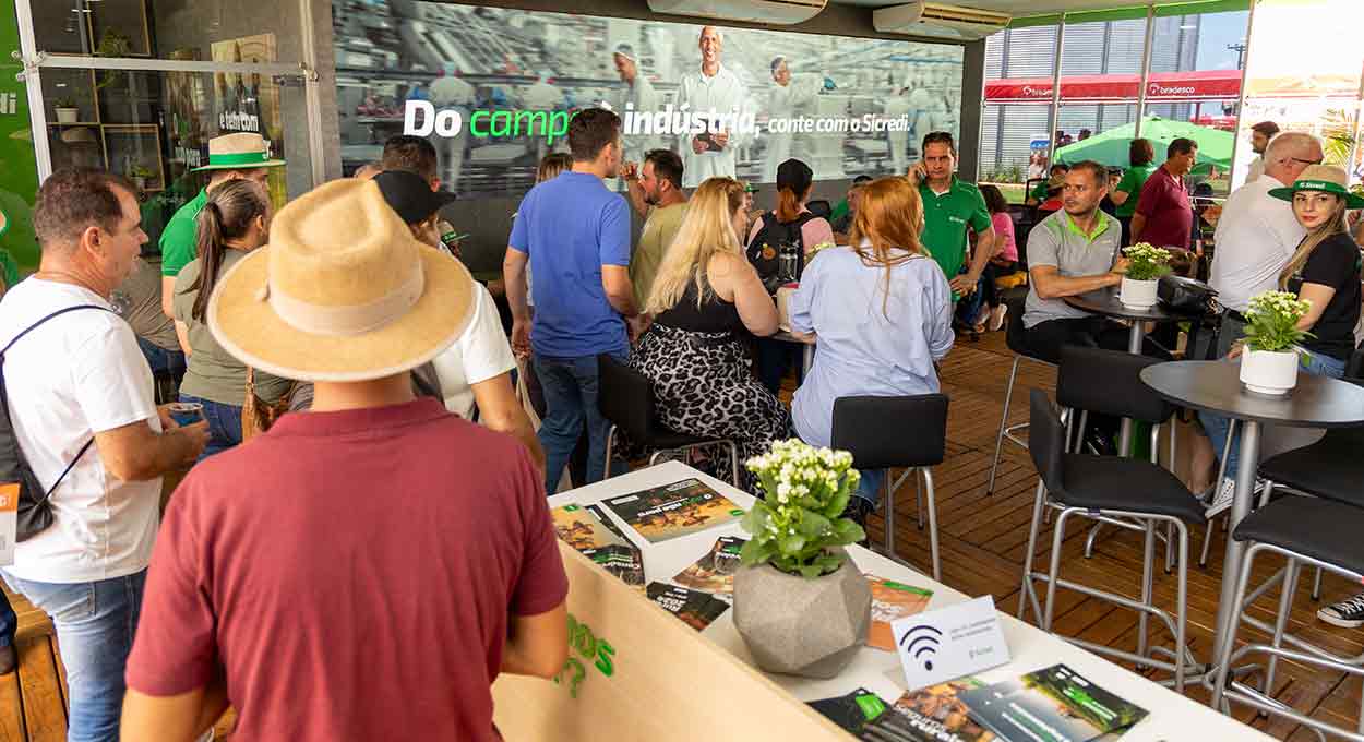 Sicredi reforça otimismo no agronegócio brasileiro durante Show Rural 2024