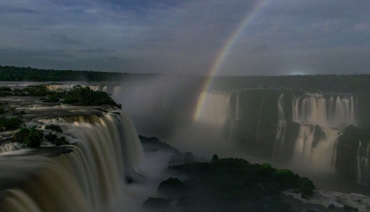 Passeio noturno ocorre uma vez por semana, todos os sábados. Foto: Nilmar Fernando/Urbia Cataratas