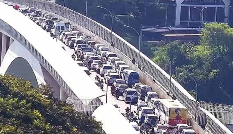 Trânsito no sentido Brasil por volta das 11h desta sexta (15). Foto: Gentileza/Prefeitura de Ciudad del Este