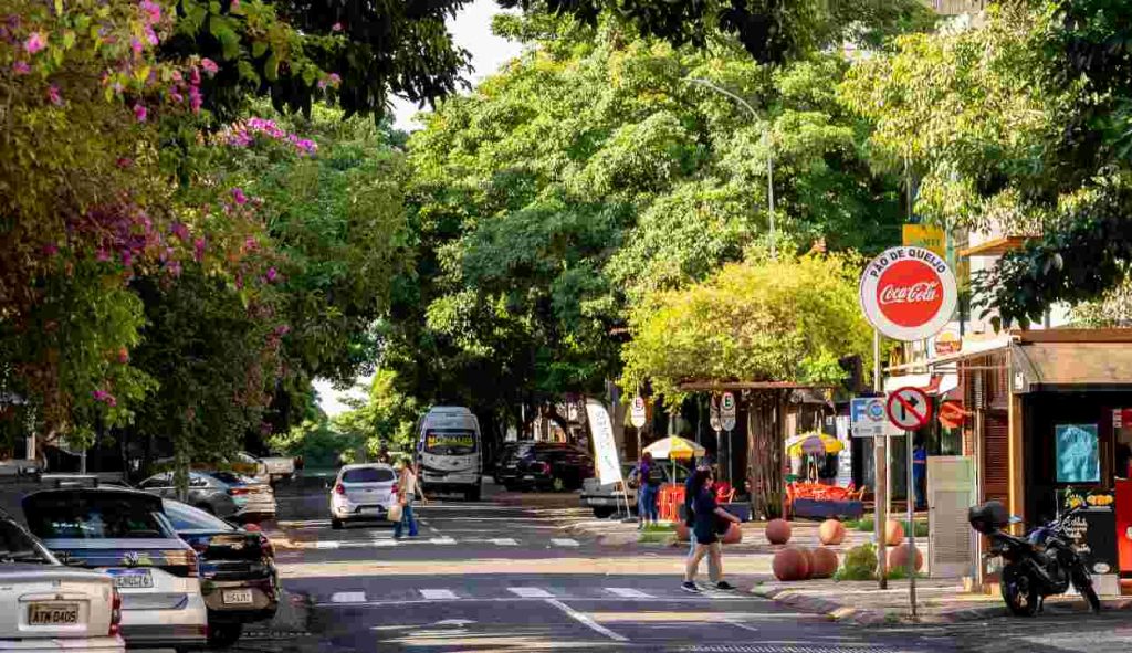 Mulheres ganham R$ 650 menos do que homens em Foz do Iguaçu