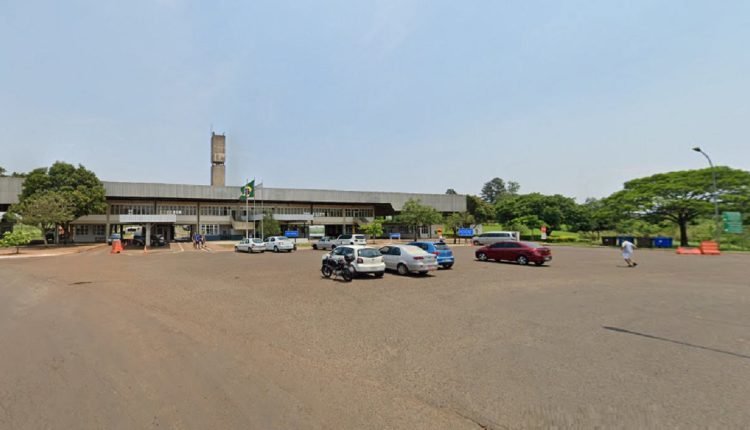 Estrutura da aduana da Ponte Tancredo Neves é alvo de críticas dos representantes do turismo iguaçuense. Imagem: Google Street View (Arquivo)