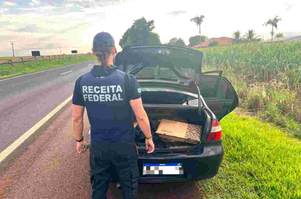Com veículos na mira, fiscalização confisca R$ 200 mil em mercadorias na BR-277