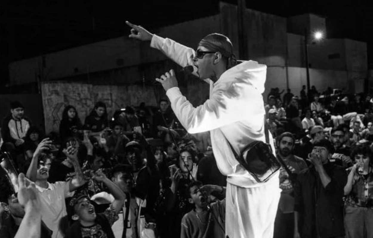 Batalha da Pista alia rima e ritmo do rap em praça pública de Foz do Iguaçu