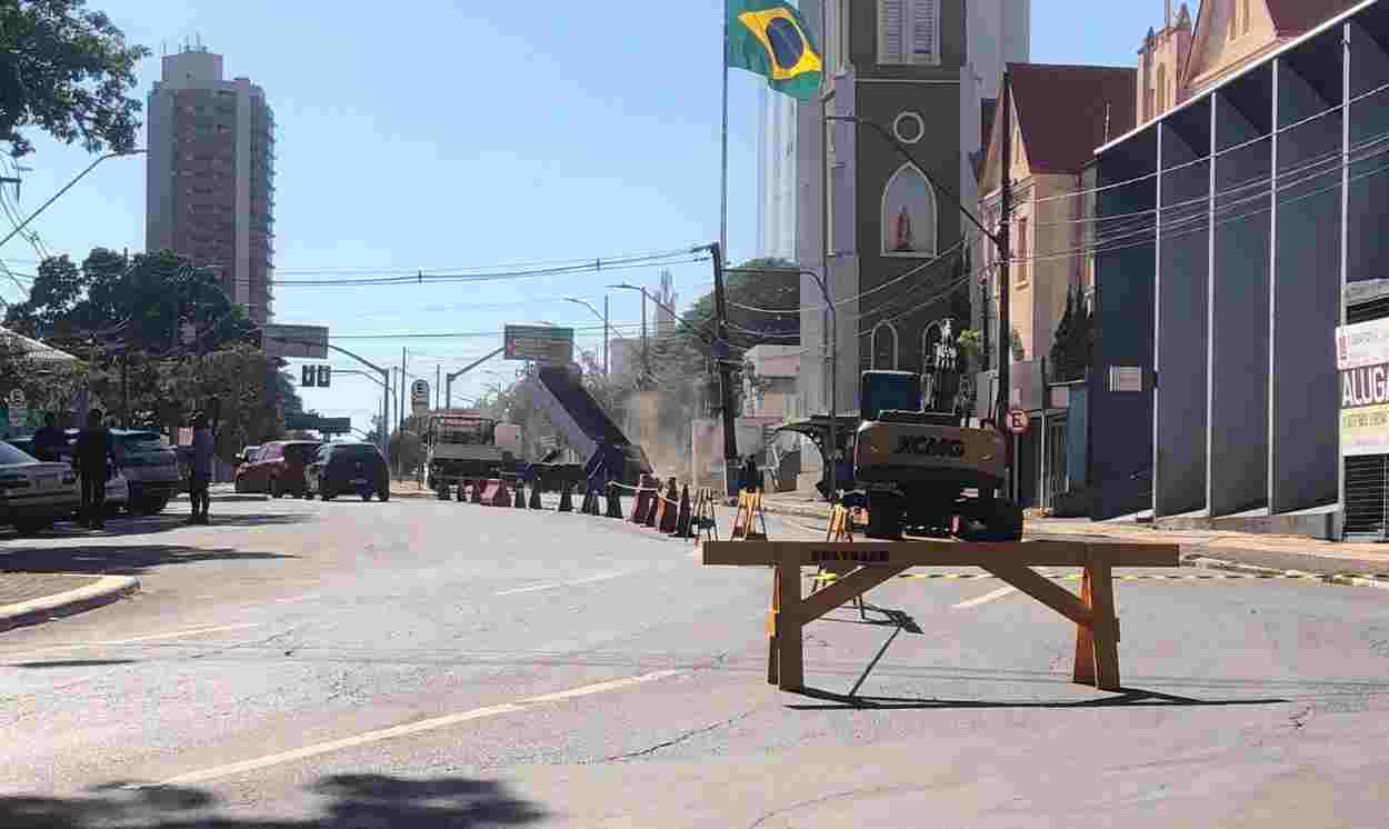 Avenida Jorge Schimmelpfeng tem trecho interditado para obras
