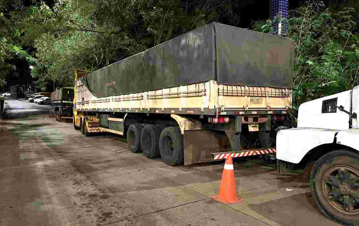 RF intercepta nove caminhões com R$ 140 mil em pneus contrabandeados na Ponte da Amizade