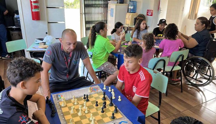 Xadrez desenvolve aspectos como concentração e raciocínio lógico. Foto: Divulgação/AXFI