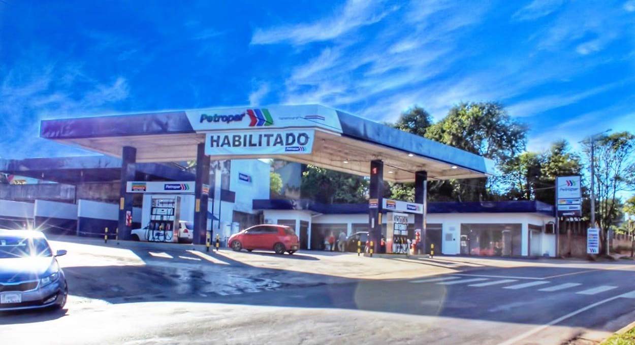 Após reajuste, argentinos vão ao Paraguai para abastecer