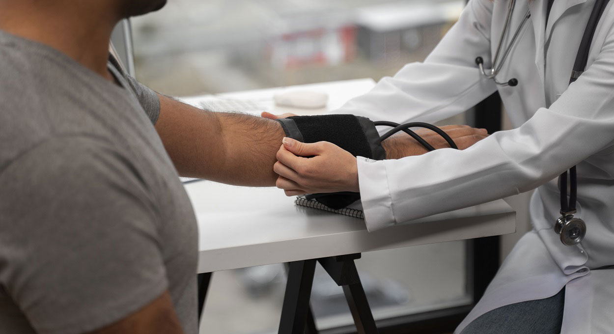 Revalida 2024: prova para médicos formados no exterior será no domingo (17)