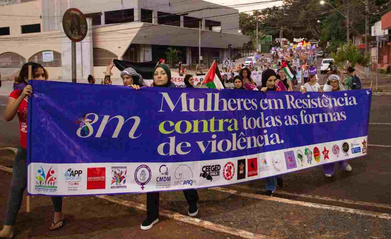 Mulheres pedem a paz na Palestina e ajuda humanitária em ato público em Foz do Iguaçu