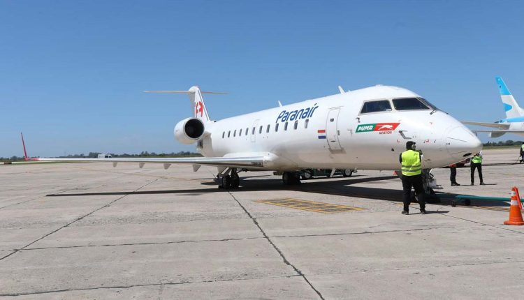 Aeronave da Paranair na pista do Aeroporto Internacional Silvio Pettirossi, região de Assunção. Foto: Gentileza/Senatur