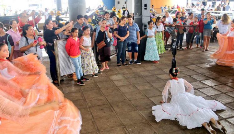 Danças típicas fazem parte da programação artístico-cultural. Foto: Gentileza/Senatur (Arquivo)