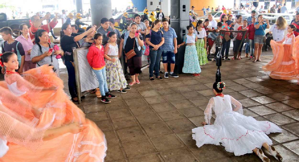Danças típicas fazem parte da programação artístico-cultural. Foto: Gentileza/Senatur (Arquivo)