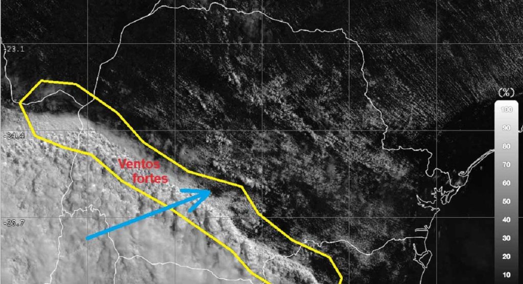 Temporal provoca falta de energia e água em Foz do Iguaçu e região