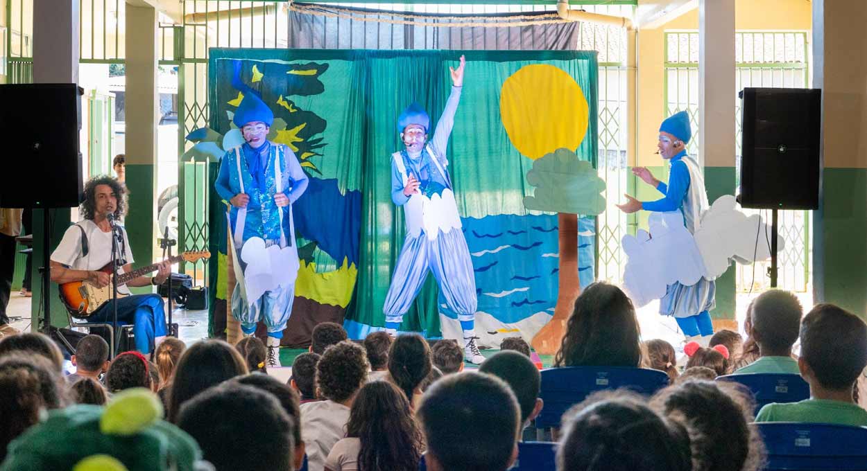 Peça leva conscientização ambiental às escolas de Foz do Iguaçu
