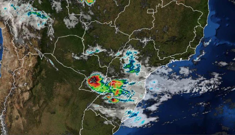 Imagem do satélite GOES16 às 9h40 desta sexta (8), compartilhada pelo Simepar.