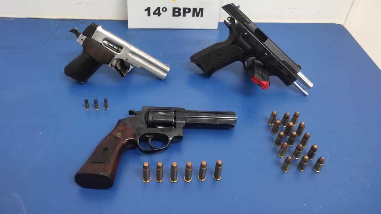 PM apreende 4 armas e recupera veículos em Foz do Iguaçu