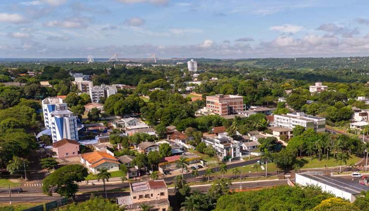 Vista aérea da região da Vila Yolanda, com a Ponte da Integração ao fundo. Foto: Marcos Labanca/H2FOZ