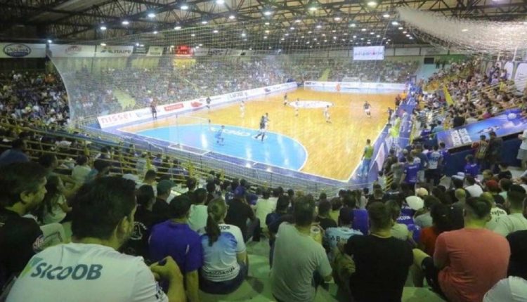 Ginásio lotado para partida do Foz Cataratas na Liga Nacional de Futsal, a principal competição do país. Foto: Wermerson Augusto/Foz Cataratas Futsal