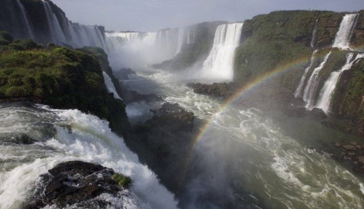 Pico da visitação no mês foi durante o fim de semana prolongado de carnaval. Foto: Mario Barila/Urbia Cataratas