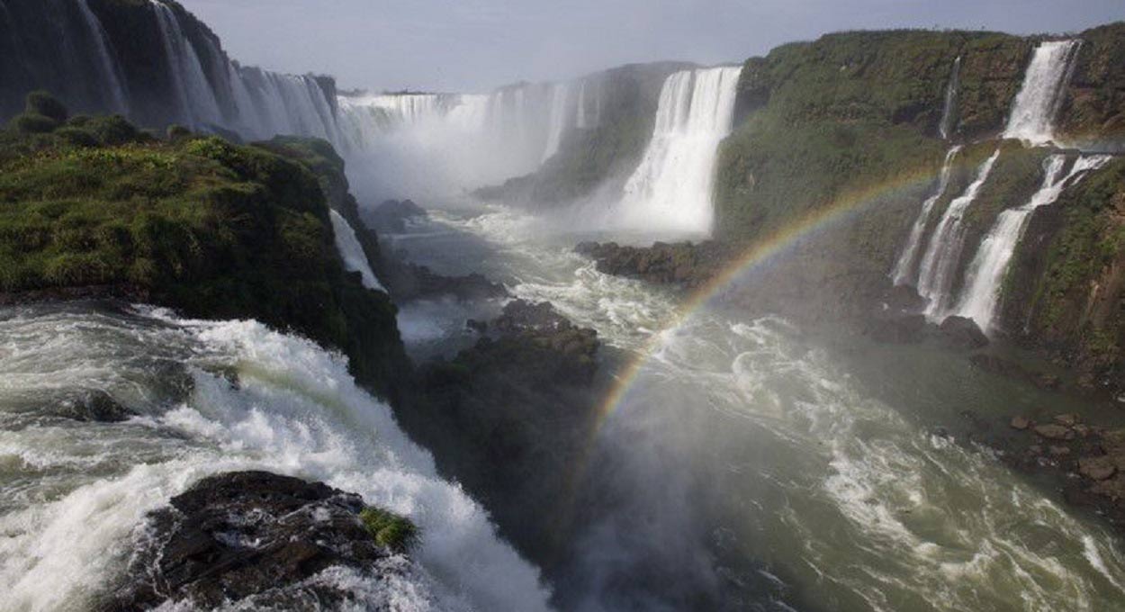 Pico da visitação no mês foi durante o fim de semana prolongado de carnaval. Foto: Mario Barila/Urbia Cataratas