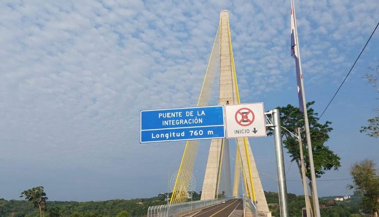 Sinalização na cabeceira paraguaia da Ponte da Integração, em Presidente Franco. Foto: Gentileza/MOPC (Arquivo)