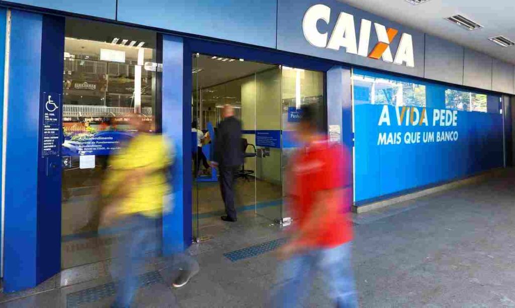 Concurso da Caixa está nos últimos dias para inscrição; salário é de R$ 3,7 mil