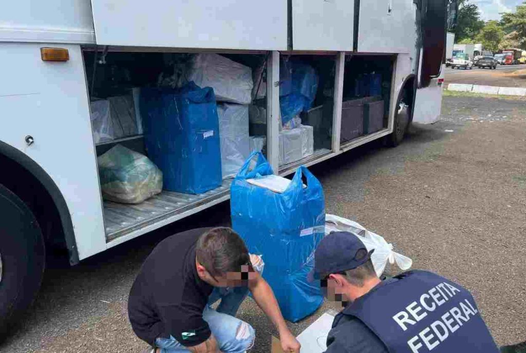 Operação na fronteira retém R$ 800 mil em mercadorias em três ônibus