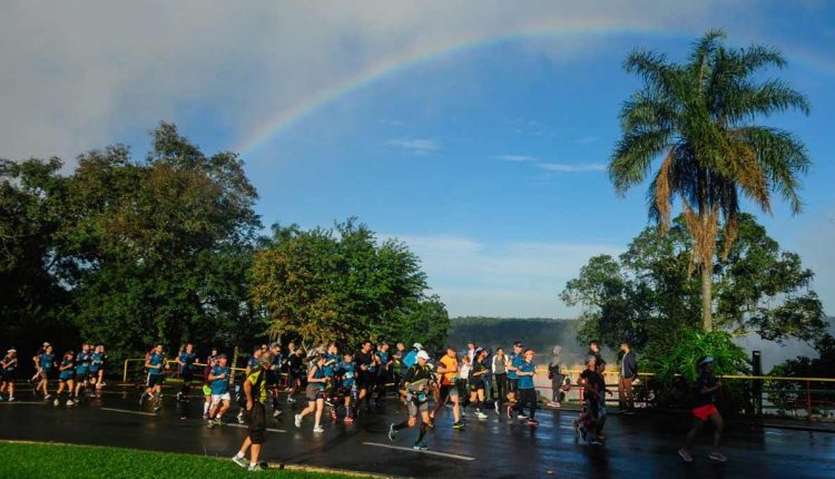 Passagem em frente às Cataratas do Iguaçu é um dos pontos altos do trajeto. Foto: Marcos Labanca