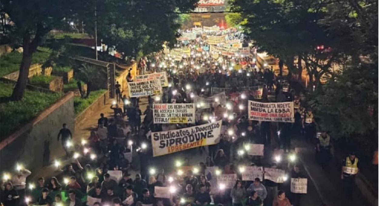 Estudantes do Paraguai protestam no acesso à Ponte da Amizade