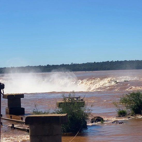 Operários já estão quase chegando ao mirante. Foto: Gentileza/Iguazú Argentina