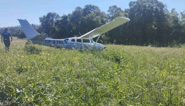 Imagem divulgada pela Polícia Nacional do Paraguai, mostrando a aeronave em San Juan Nepomuceno.