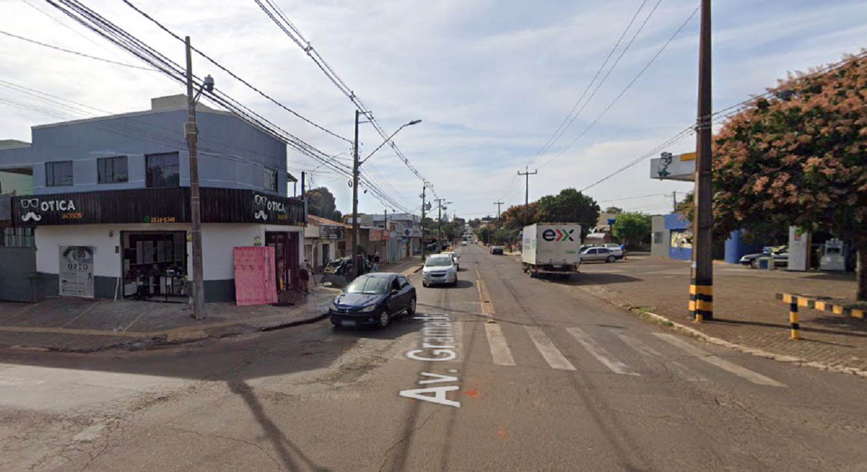 Entorno da Avenida Gramado, no Três Bandeiras, está incluído no aviso da Sanepar. Imagem: Google Street View (Arquivo)