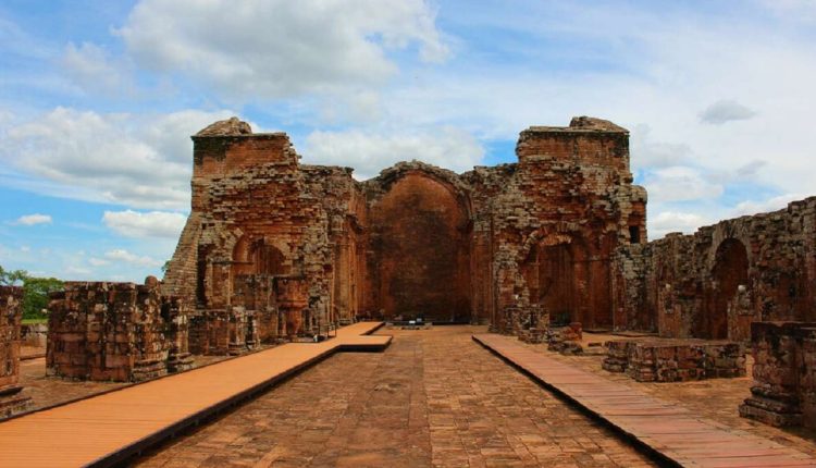 Ruínas do templo principal da Missão Jesuítica de Trinidad, no sul do Paraguai. Foto: Gentileza/Senatur