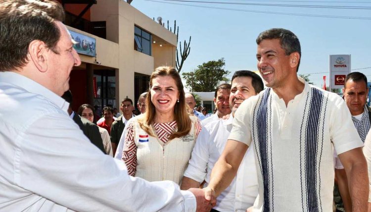 Santiago Peña esteve na região de Salto del Guairá para prestigiar a feira Expo Canindeyú. Foto: Gentileza/Agência IP