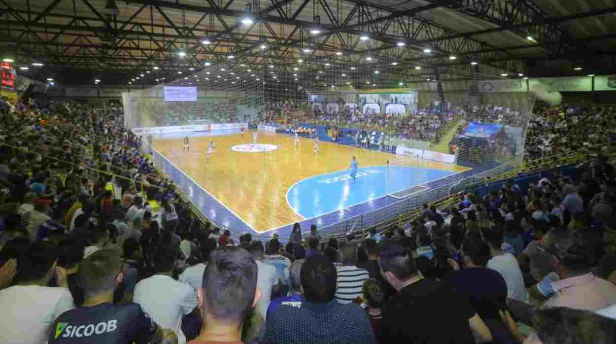 Foz Cataratas enfrenta o Jaraguá no Caldeirão Azul nesta segunda-feira