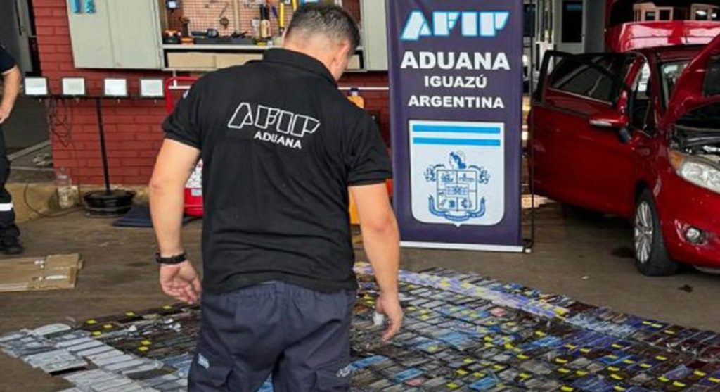 Fiscais apreendem iPhones na aduana da Ponte Tancredo Neves