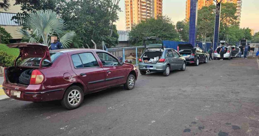Operação intercepta 7 veículos e R$ 325 mil em mercadorias na BR-277