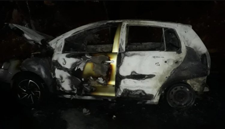 Veículo foi completamente destruído pelas chamas. Foto: Gentileza/Bomberos Voluntarios K126