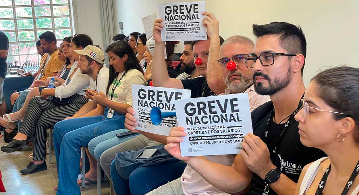 Greve de servidores da Unila completa 40 dias, mas não interrompe atividades importantes