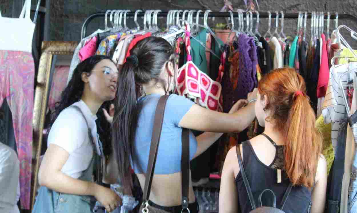 Brechó oferece peças a partir de R$ 20 neste sábado em Foz do Iguaçu