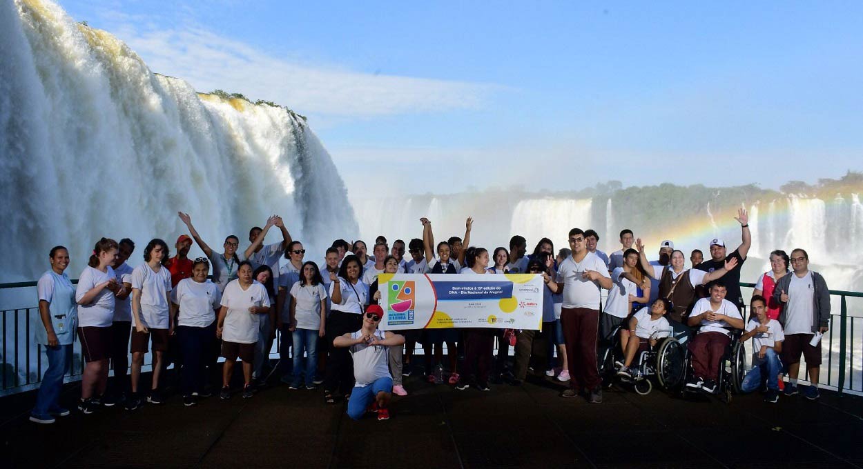 Dia Nacional da Alegria é celebrado nas Cataratas do Iguaçu