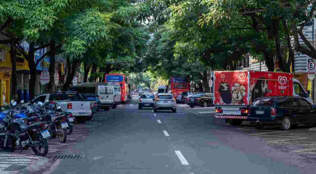 Mês começa com quase 300 vagas de emprego em Foz do Iguaçu