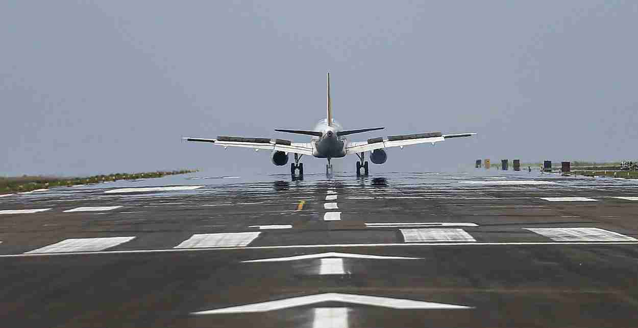 Fiscalização apreende R$ 100 mil em celulares no aeroporto em Foz do Iguaçu