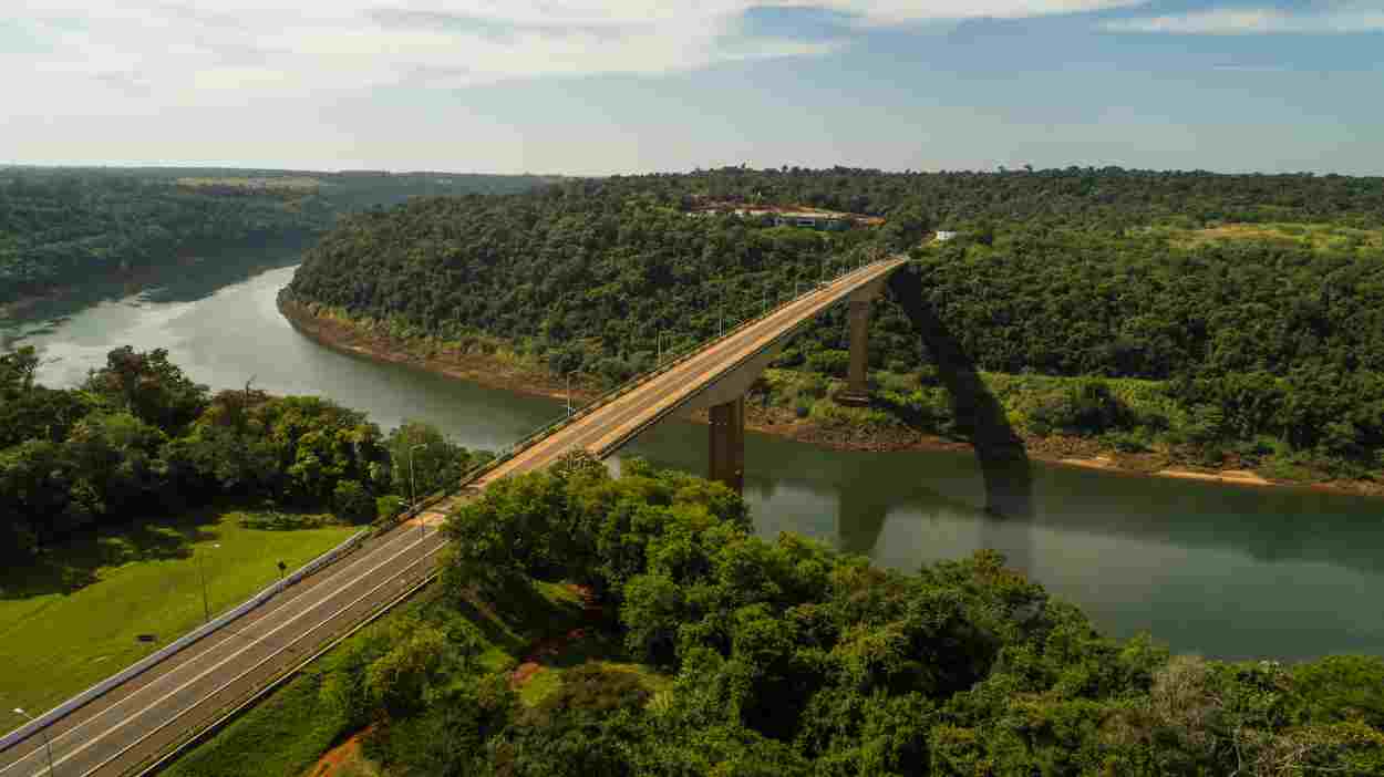 Argentina faz acordo com CIA e Mossad para inteligência nas Três Fronteiras