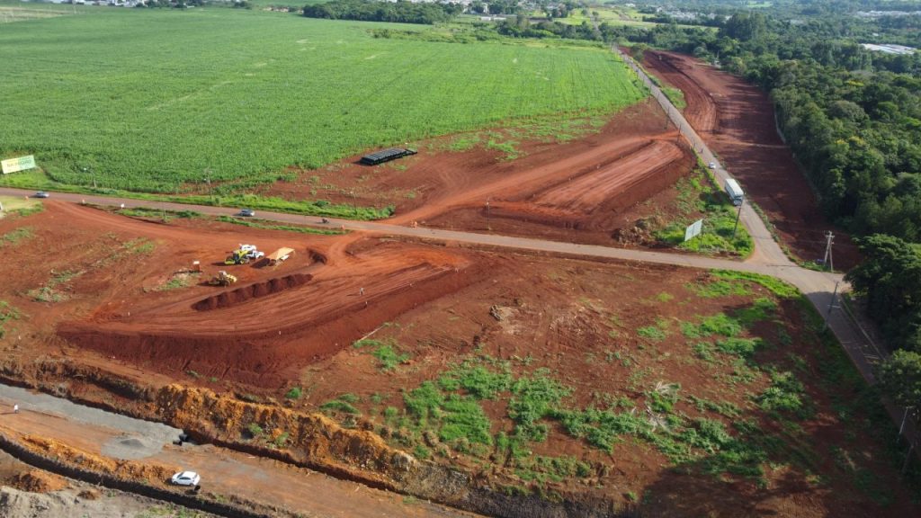 Perimetral Leste divide bairros e causa impacto ambiental em Foz
