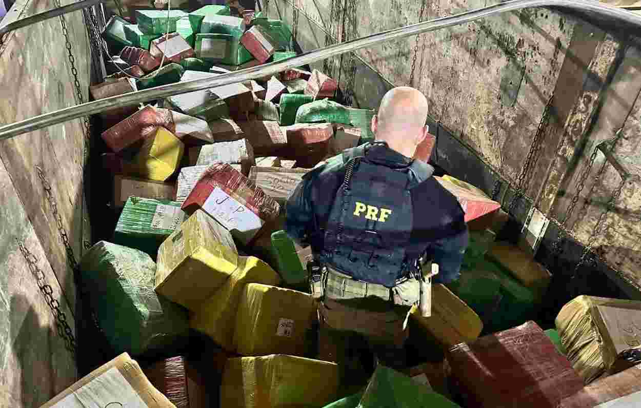 Caminhoneiro é preso no Oeste em maior apreensão de maconha da PRF no estado